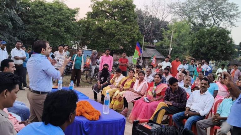 पाकुड़ में आजसू प्रत्याशी ने चलाया जनसंपर्क अभियान