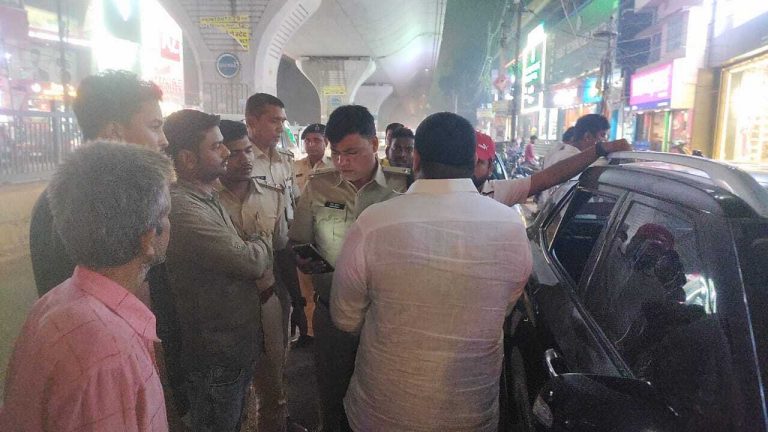 Patna News : ठेकेदार की कार का शीशा तोड़ कर उड़ाये 12 लाख रुपये