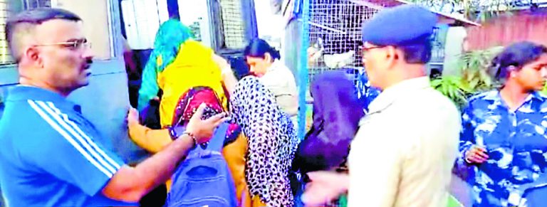 गलसी के होटल में चल रहा था जिस्मफरोशी का धंधा, 12 युवतियों और पांच युवकों को किया गया गिरफ्तार
