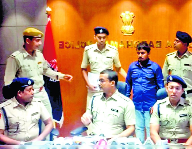 सीएमएस हाइस्कूल में 28 विद्यार्थियों के टैब का पैसा गायब, एक आरोपी गिरफ्तार