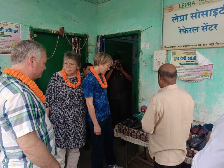 यूके की टीम ने लेप्रा सोसायटी सेंटर का किया निरीक्षण