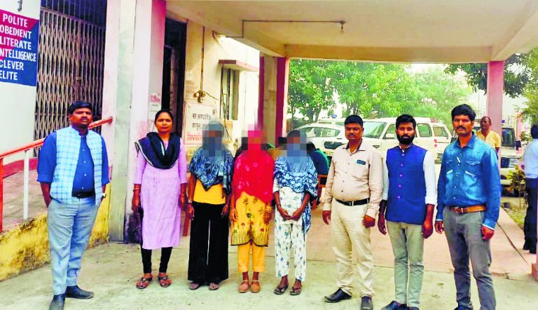 Gopalganj News  : ऑर्केस्ट्रा संचालकों के सेंटर पर छापेमारी, मुक्त करायी गयीं 10 नाबालिग लड़कियां