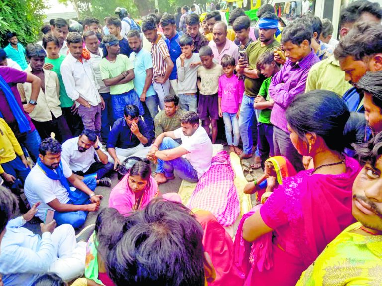 शादी से इन्कार पर प्रेमिका को छत से फेंका, मौत