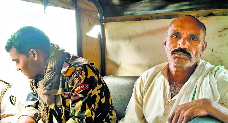 Gaya News : वोट के लिए नोट बांटने के आरोप में राजद का पंचायत अध्यक्ष गिरफ्तार