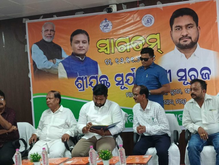 Rourkela News: गवर्नमेंट कॉलेज पहुंचे राज्य के शिक्षा मंत्री, छात्रों को रचनात्मक सोच विकसित करने का दिया सुझाव