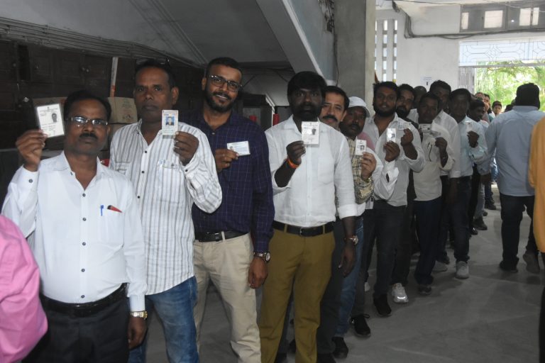 dhanbadnews: मास्टर ट्रेनर समेत कई ने पोस्टल बैलेट से मतदान किया