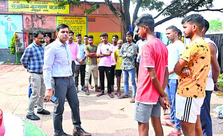 11 नंबर लख के पास बने छात्रावास में अभी तक भीमराव अम्बेडकर के छात्रों को स्थानांतरण नहीं करने पर डीएम ने की जवाब-तलब