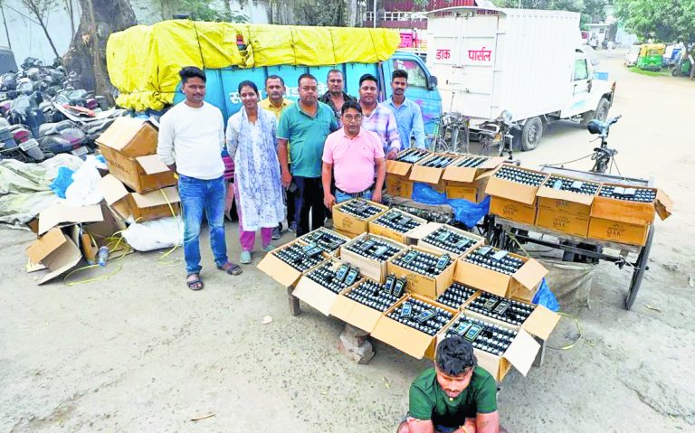 कूरियर में पैक कर ले जा रहे विदेशी शराब जब्त