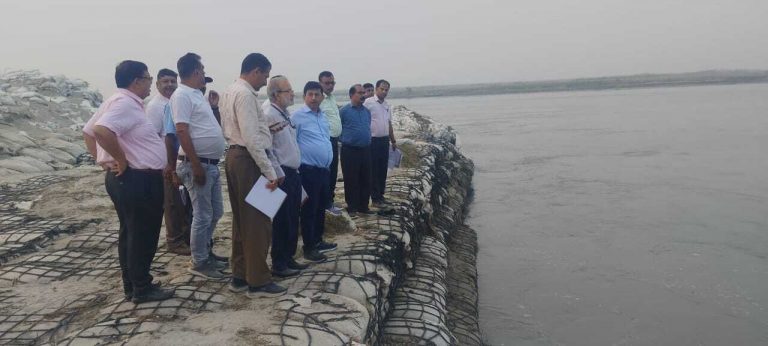 हाई लेवल 10 सदस्यीय कमेटी ने तटबंध का किया निरीक्षण, 2025 के लिए एंटीरोजन कार्य हुए चिह्नित