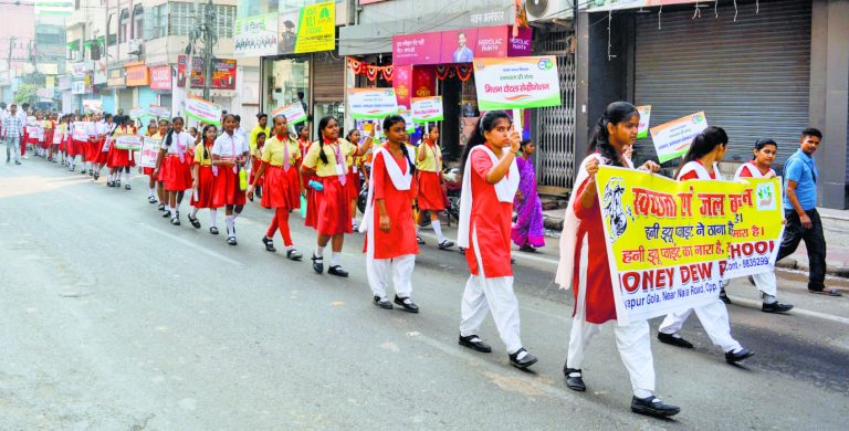 जनभागीदारी संकल्प के साथ बच्चों ने निकाला स्वच्छता मार्च