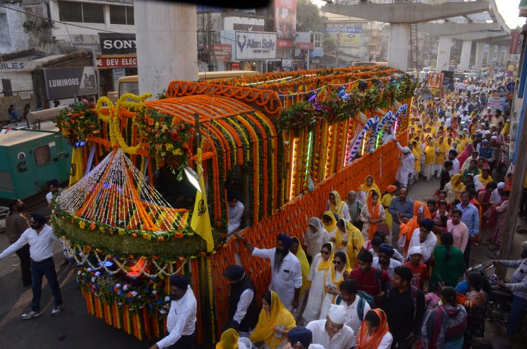 RANCHI NEWS : नानक आया…नानक आया, कलयुग तारण गुरुनानक आया