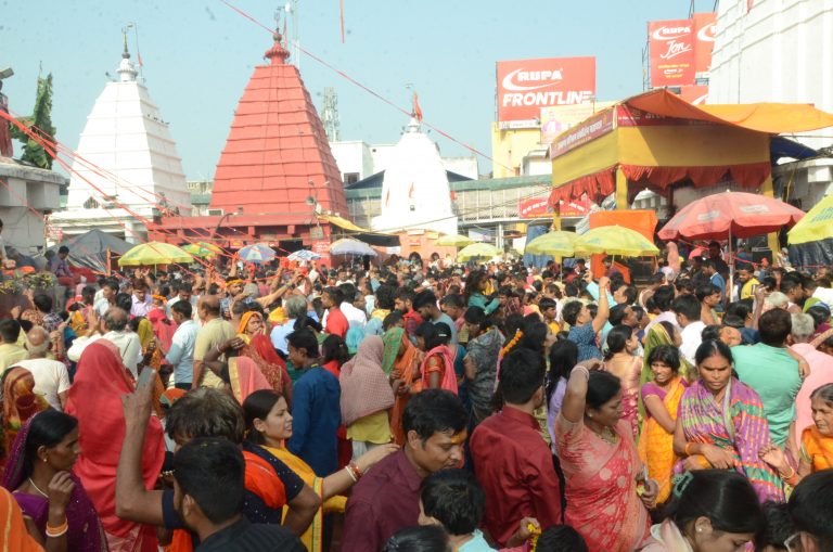 कार्तिक पूर्णिमा : बाबा मंदिर में उमड़े भक्त, सवा लाख भक्तों ने चढ़ाया जल