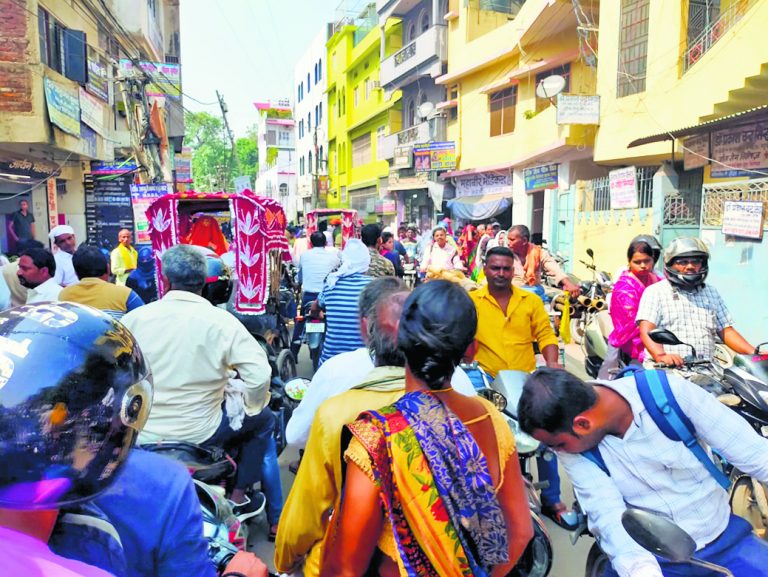 Ara News : नगर में जाम से घंटों लोग रहे परेशान, कराहती रहीं सड़कें