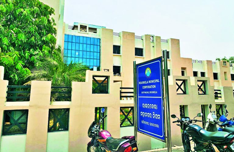 Rourkela News: मौलिक सुविधाओं से वंचित जनता को राउरकेला महानगर निगम के चुनाव का है इंतजार