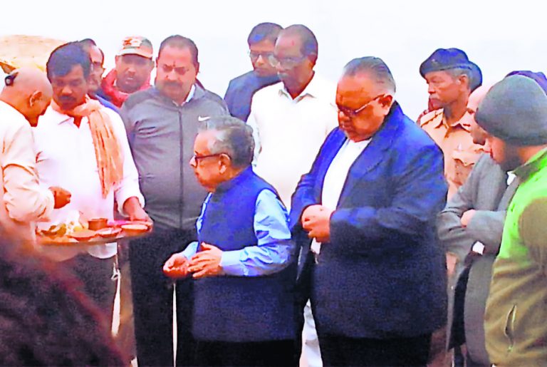 Gopalganj News  : विष्णु सुगर मिल में वैदिक मंत्रोच्चारण के बीच गन्ना पेराई सत्र शुरू