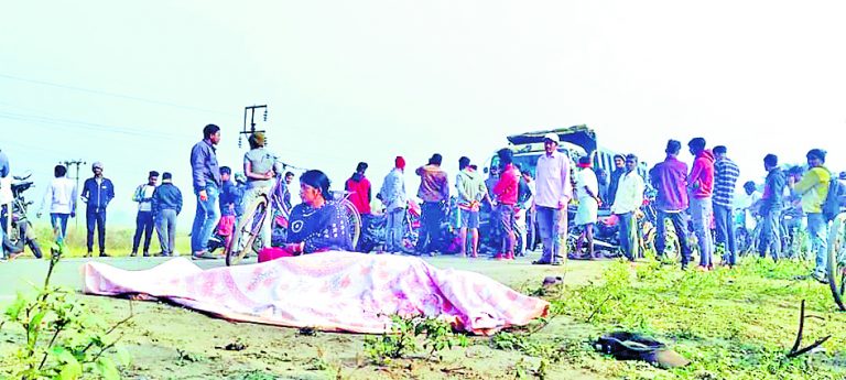 बेकाबू ट्रक की चपेट में आकर वृद्ध की मौत मुआवजे के लिए पांच घंटे का चक्काजाम