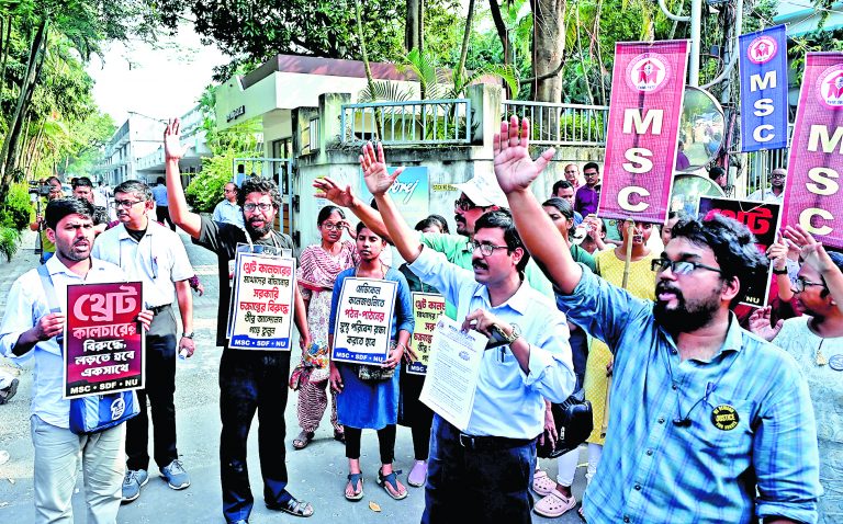 आरजी कर कांड को लेकर स्वास्थ्य भवन के सामने प्रदर्शन पर लगी रोक