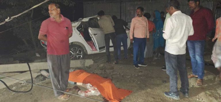 तेज रफ्तार कार बिजली खंभा से टकरायी, युवक की मौत