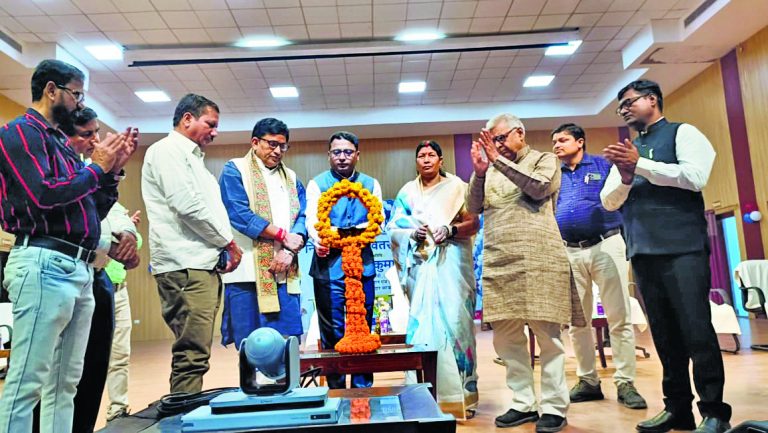 Saran News : जिले के 3239 शिक्षकों को मिला औपबंधिक नियुक्ति पत्र