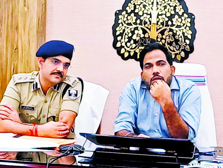 hajipur news. पानी का छिड़काव और ग्रीन कपड़ा लगाने के बाद ही करना होगा निर्माण कार्य