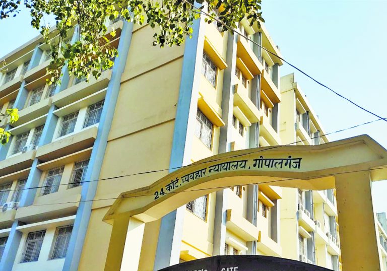 Gopalganj News  : फ्रॉड में पकड़े गये कागजात की करायी जायेगी फोरेंसिक जांच, एसपी ने किया केस का रिव्यू