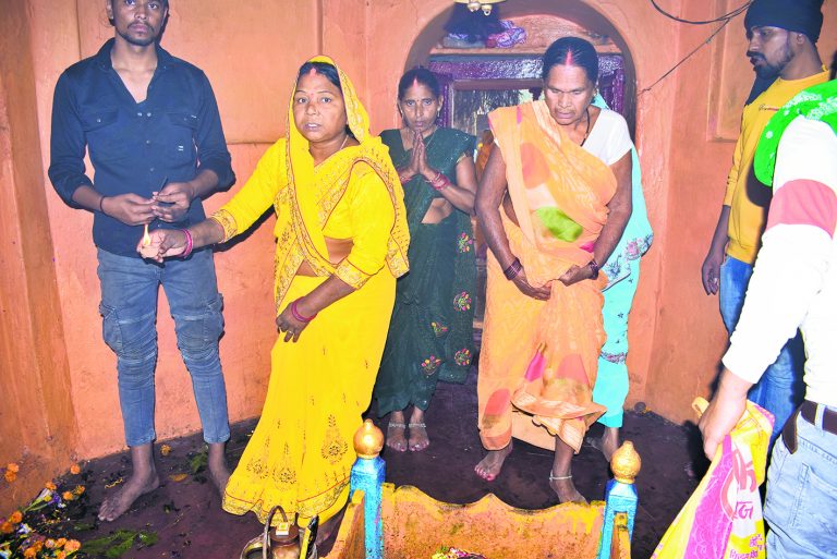 नारद सरोवर की परिक्रमा कर श्रद्धालुओं ने मांगी खुशहाली