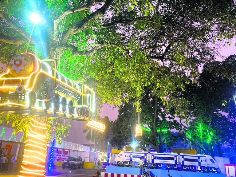 Chhapra News : सोनपुर मेले में आकर्षण का केंद्र बनी रेलवे की प्रदर्शनी, बतायी जा रही हैं कई उपलब्धियां