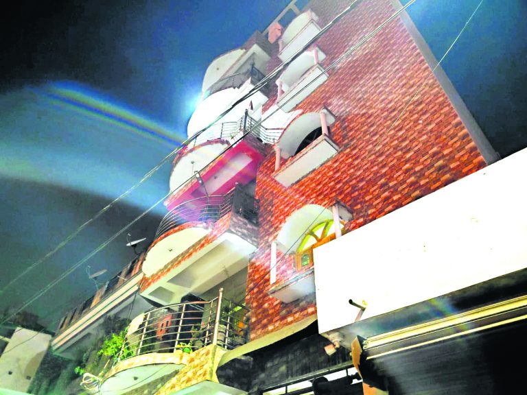 Patna News : तीसरी मंजिल से महिला ने चार साल के भतीजे को फेंका, फिर खुद लगा दी छलांग