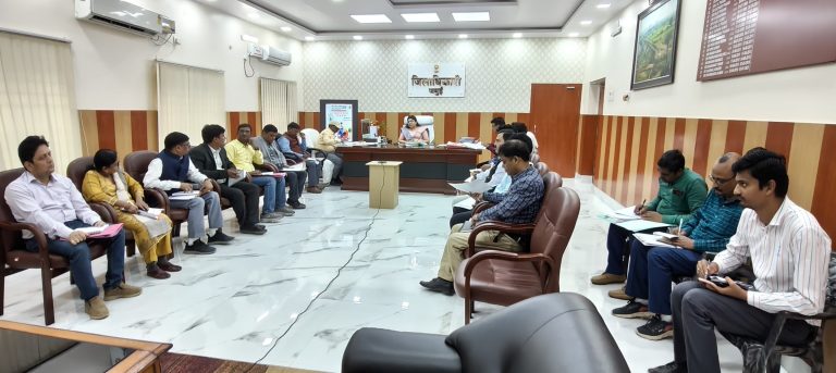 प्राप्त शिकायतों की त्वरित जांच व कार्रवाई सुनिश्चित करें – डीएम