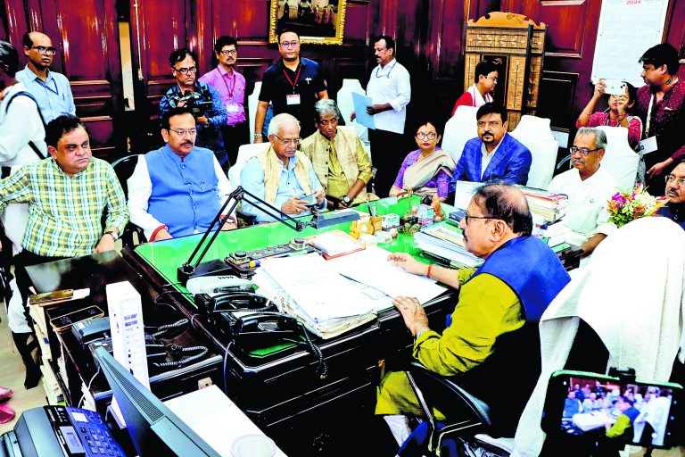पश्चिम बंगाल विधानसभा में 25 से शुरू हो रहे शीतकालीन सत्र के पहले हुई सर्वदलीय बैठक