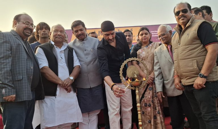 पढ़ाई-लिखाई के साथ-साथ स्पोर्ट्स को भी करियर में शामिल करें : हरभजन सिंह