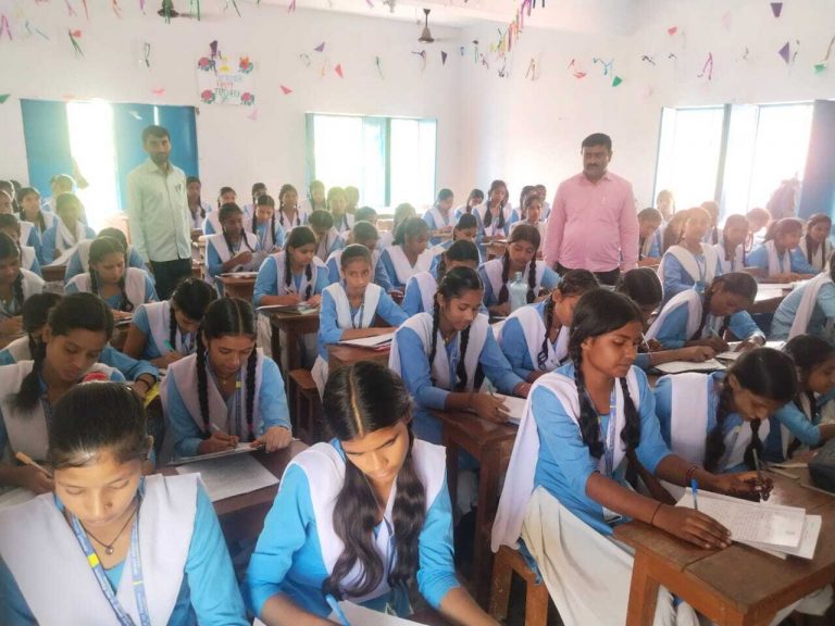 जिले के 336 प्लस टू स्कूलों 11वीं कक्षा के विद्यार्थियों की द्वितीय सावधिक परीक्षा शुरू