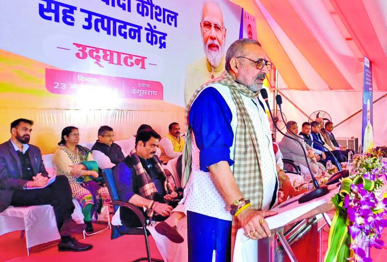 जीविका दीदियों की मदद से बेगूसराय को बनायेंगे टेक्सटाइल का हब : गिरिराज