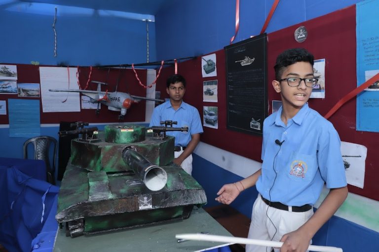 पूर्ववर्ती छात्रों ने 12 रनों से जीता क्रिकेट मैच, सांस्कृतिक कार्यक्रम में गीत-संगीत ने मोहा लोगों का मन