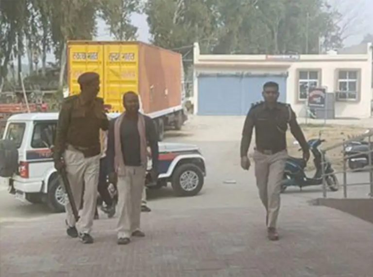 दुष्कर्म का आरोपित गिरफ्तार, दो की तलाश जारी