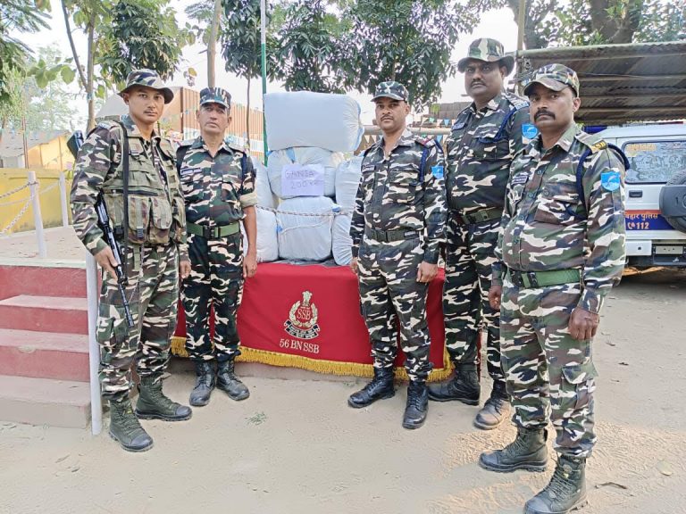 घास के ढेर से 200 किलो गांजा बरामद