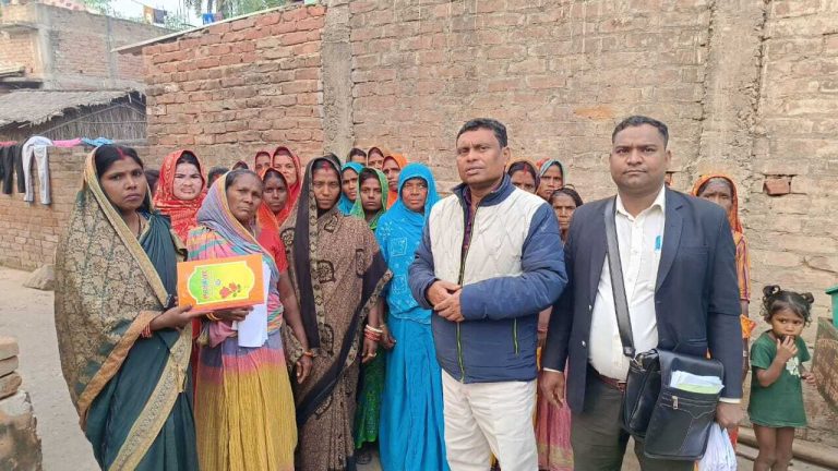 मजदूरों को संगठित होकर लड़नी होगी हितों की लड़ाई