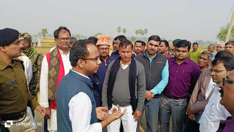 मजदूरों का पलायन रोकने के लिए हर संभव किया जायेगा प्रयास : डीएम