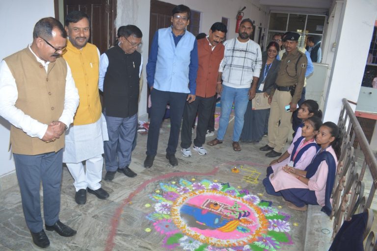 रंगाेली प्रतियोगिता 39 छात्र-छात्राओं ने लिया भाग