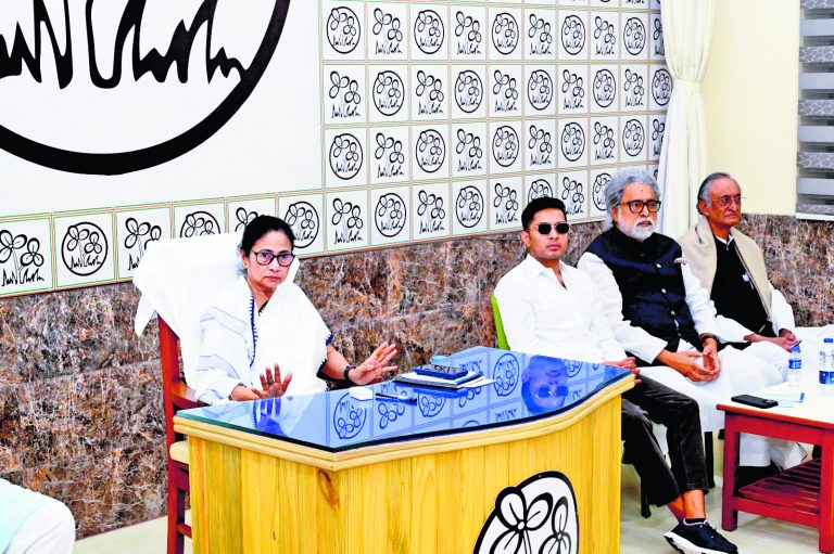 गुटबाजी छोड़कर अभी से विस चुनाव की तैयारी में जुटें तृणमूल नेता: ममता