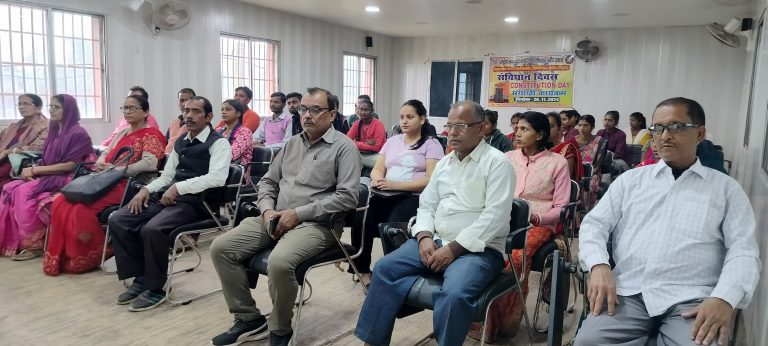 सभी को अपने संविधान का करना चाहिए आदर व सम्मान – प्राचार्य