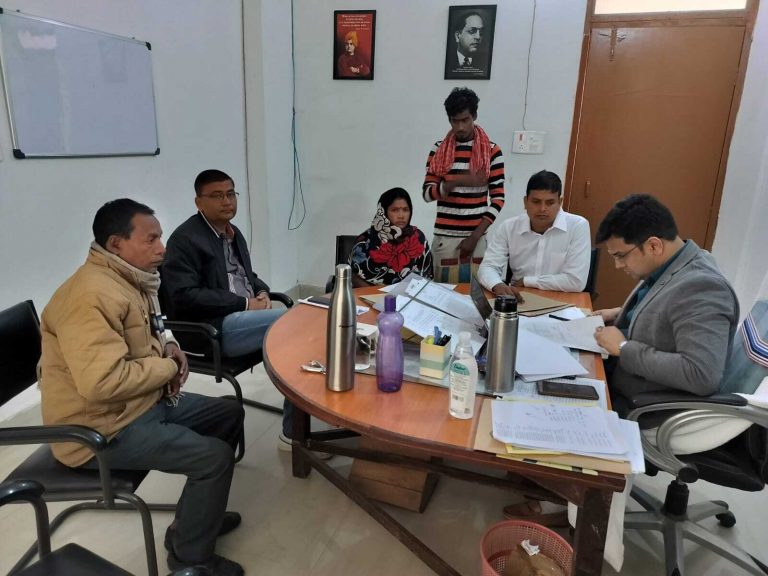 श्रम अधीक्षक के आदेश पर नगर निगम ने हटाये गये दो दैनिक सफाईकर्मी को काम पर बुलाया गया वापस