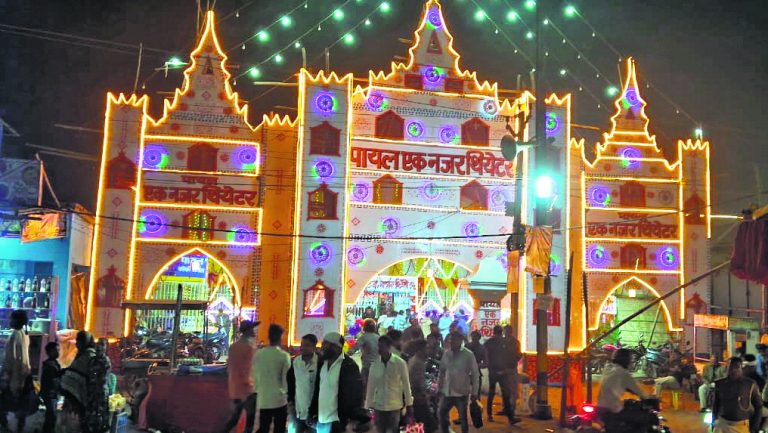Chhapra News : परंपरा और आधुनिकता का संगम बना मेला, पहुंच रहा लोगों का हुजूम