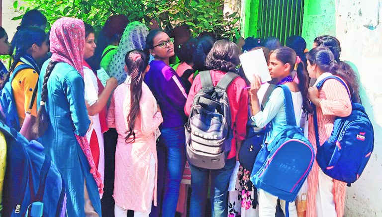 Chhapra News : जिले के आठ केंद्रों पर आज से होगी स्नातक पार्ट टू की प्रायोगिक परीक्षा