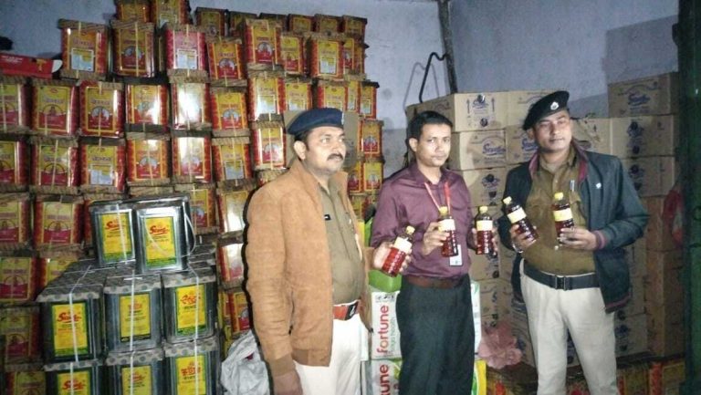 ब्रांडेड कंपनी से मिलता एक करोड़ का खाद्य तेल और रिफाइन जब्त