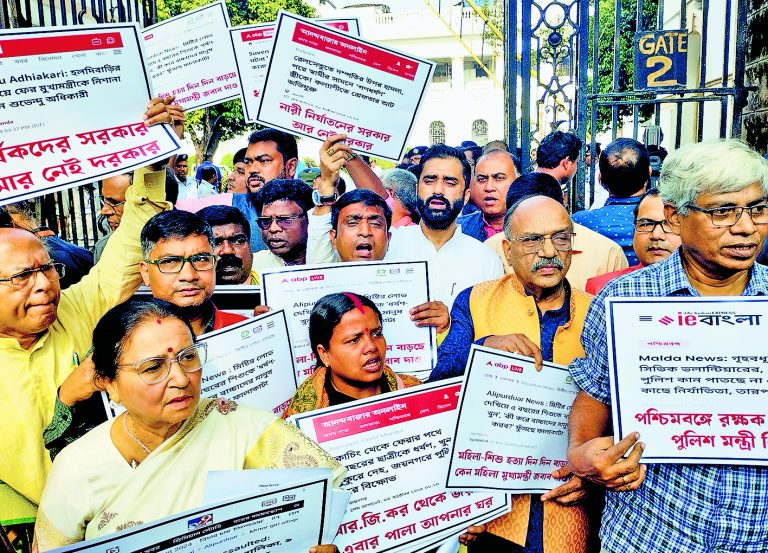 भाजपा विधायकों ने सदन के भीतर व बाहर किया प्रदर्शन