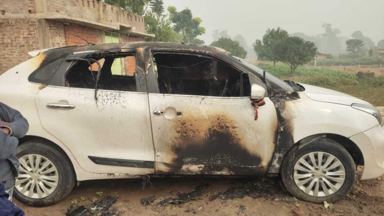 शादी का सालगिरह मनाने आये दामाद के बलेनो कार में असमाजिक तत्वों ने लगायी आग