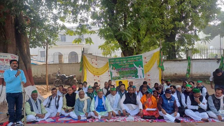 केंद्र और राज्य की एनडीए सरकार संविधान और आरक्षण विरोधी : राजद