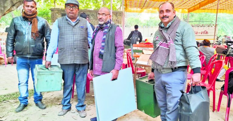 Siwan News : 29 पैक्स के लिए 132 बूथों पर वोटिंग आज