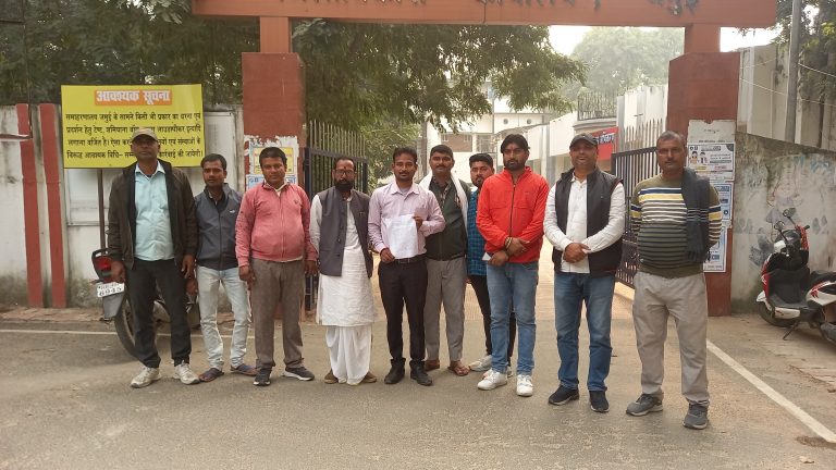 वार्ड पार्षदों ने ईओ के विरुद्ध डीएम को सौंपा ज्ञापन, कार्रवाई की मांग